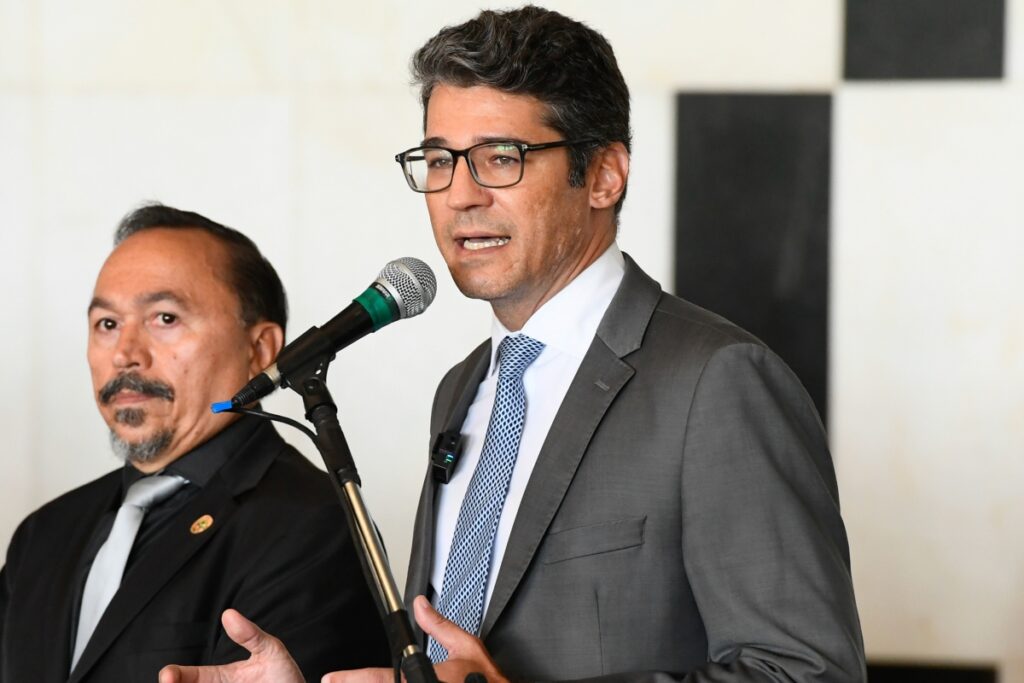 salario-de-r$-46,3-mil-e-insuportavel,-diz-presidente-de-sindicato-de-servidores