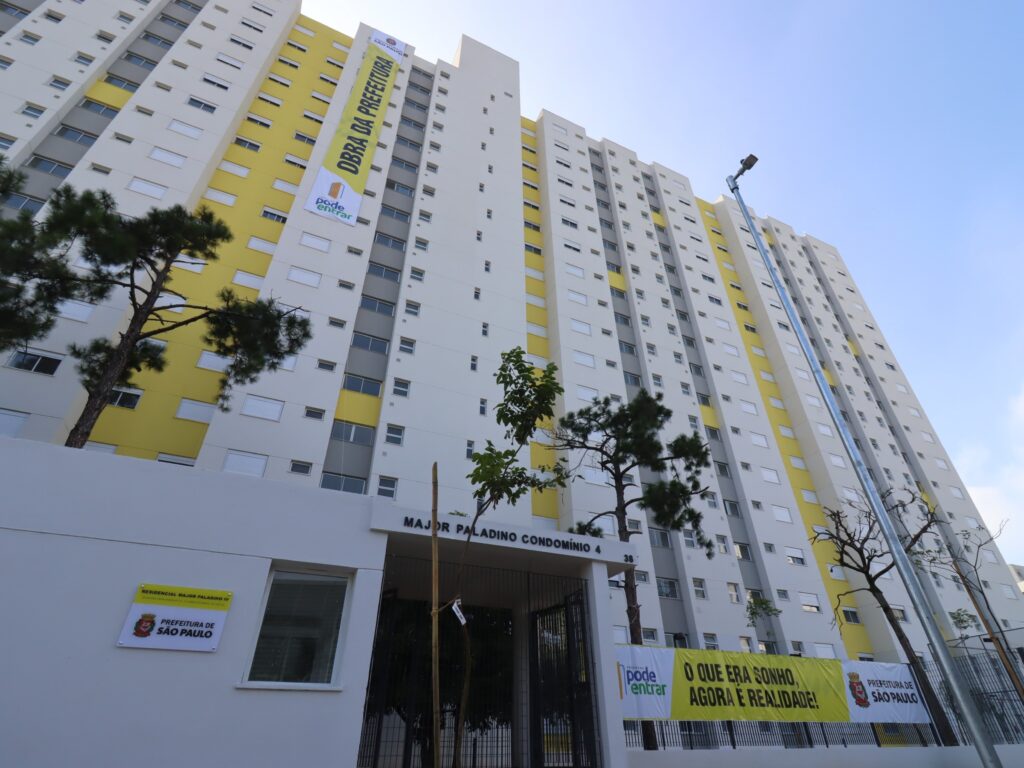 868-familias-que-viviam-em-areas-de-risco-ganham-moradia-em-sao-paulo