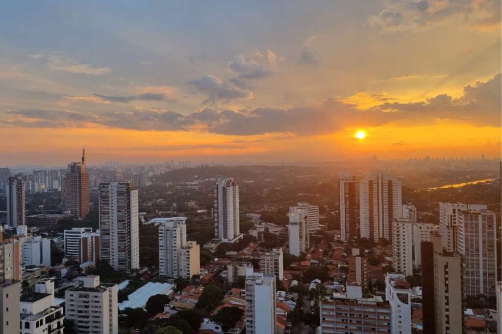 entre-nuvens-e-suor:-previsao-de-sexta-feira-abafada-em-sao-paulo