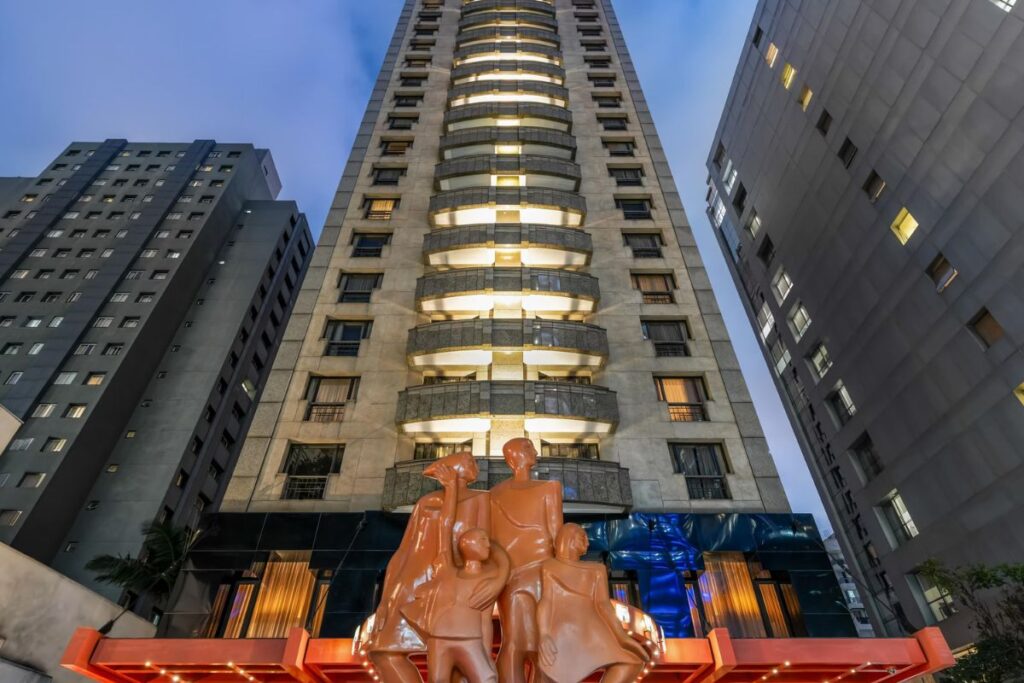 disparos-atingem-janelas-em-3-andares-de-hotel-de-luxo-nos-jardins