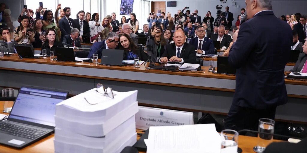 Relatório da CPMI do INSS pede indiciamento de 216 pessoas relatorio-da-cpmi-do-inss-pede-indiciamento-de-216-pessoas