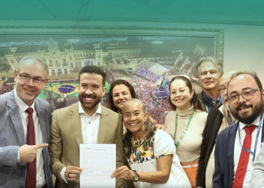 janones-anuncia-troca-de-partido-e-diz-que-vai-bater-em-flavio-bolsonaro.-video