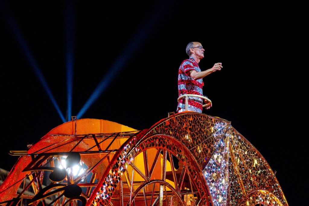 mestre-cica-estampa-a-capa-de-album-ao-vivo-na-sapucai;-veja