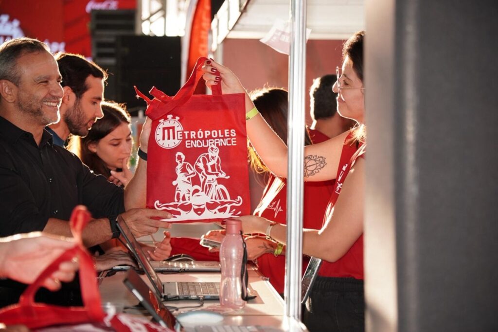 metropoles-endurance:-entrega-final-de-kits-aquece-publico-pre-prova