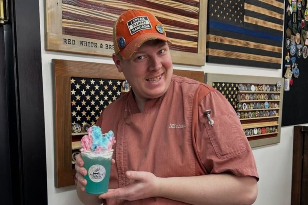 barista-com-autismo-tem-gorjeta-roubada-e-recebe-apoio-de-clientes