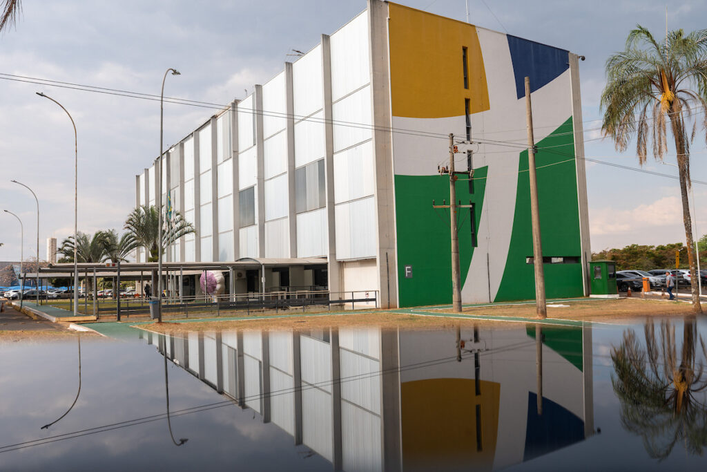 ibaneis-encerra-mandato-com-edital-de-vicente-pires:-“fiz-a-maior-regularizacao-da-historia-do-df”