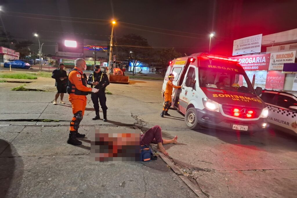 mulher-e-presa-por-perseguir-e-esfaquear-homem-apos-discussao-em-bar