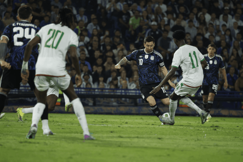 com-messi-em-campo,-argentina-bate-mauritania-em-la-bombonera