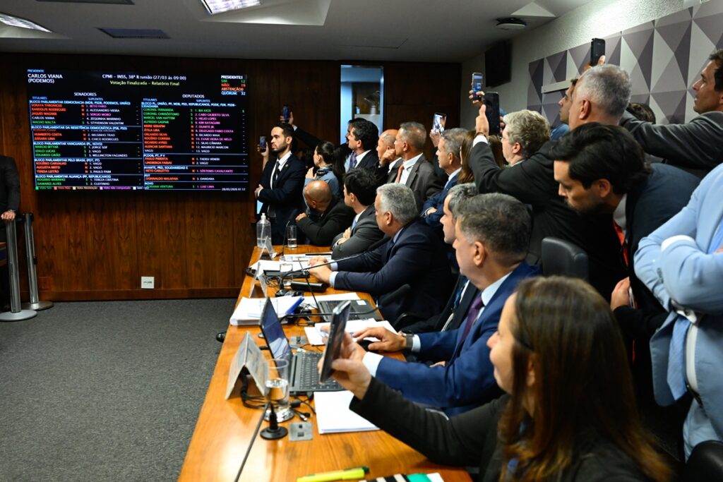 cpmi-do-inss:-veja-como-votaram-parlamentares-em-sessao-que-rejeitou-relatorio