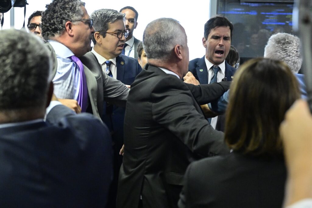 agressoes,-disputas-eleitorais-e-guerra-virtual-marcaram-cpmi-do-inss