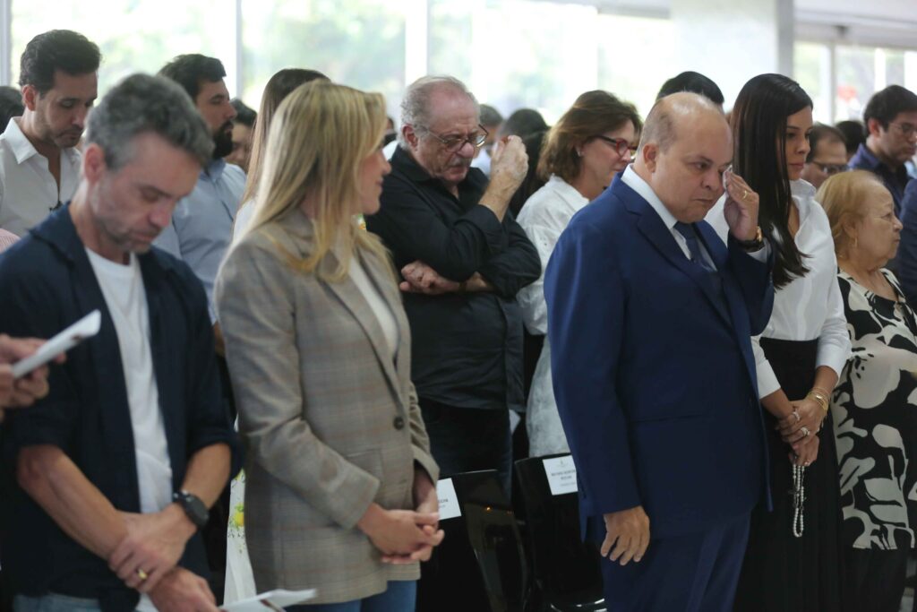 ibaneis-chora-ao-se-despedir-do-palacio-do-buriti.-veja-video