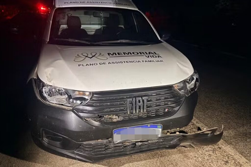 homem-morre-apos-moto-ser-partida-ao-meio-por-carro-de-funeraria