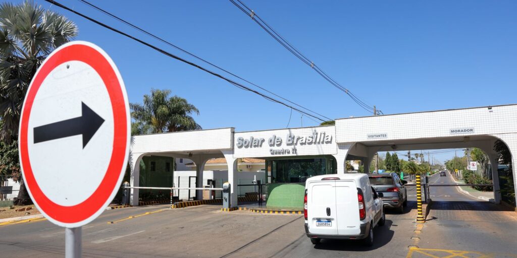 Moraes proíbe drones perto da casa onde Bolsonaro cumpre prisão moraes-proibe-drones-perto-da-casa-onde-bolsonaro-cumpre-prisao