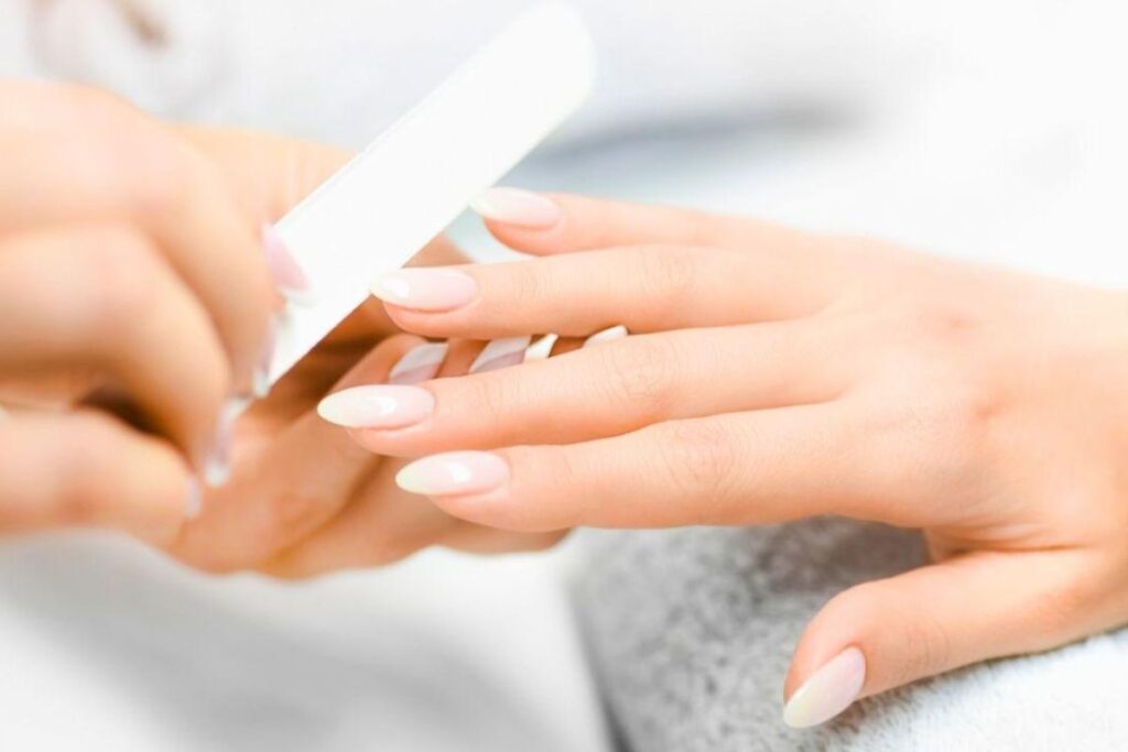 unhas-quebradicas-e-fracas?-o-esmalte-pode-ser-o-verdadeiro-vilao