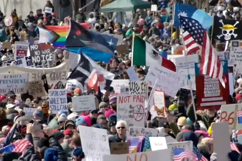 eua:-milhares-protestam-em-todo-o-pais-contra-o-governo-trump