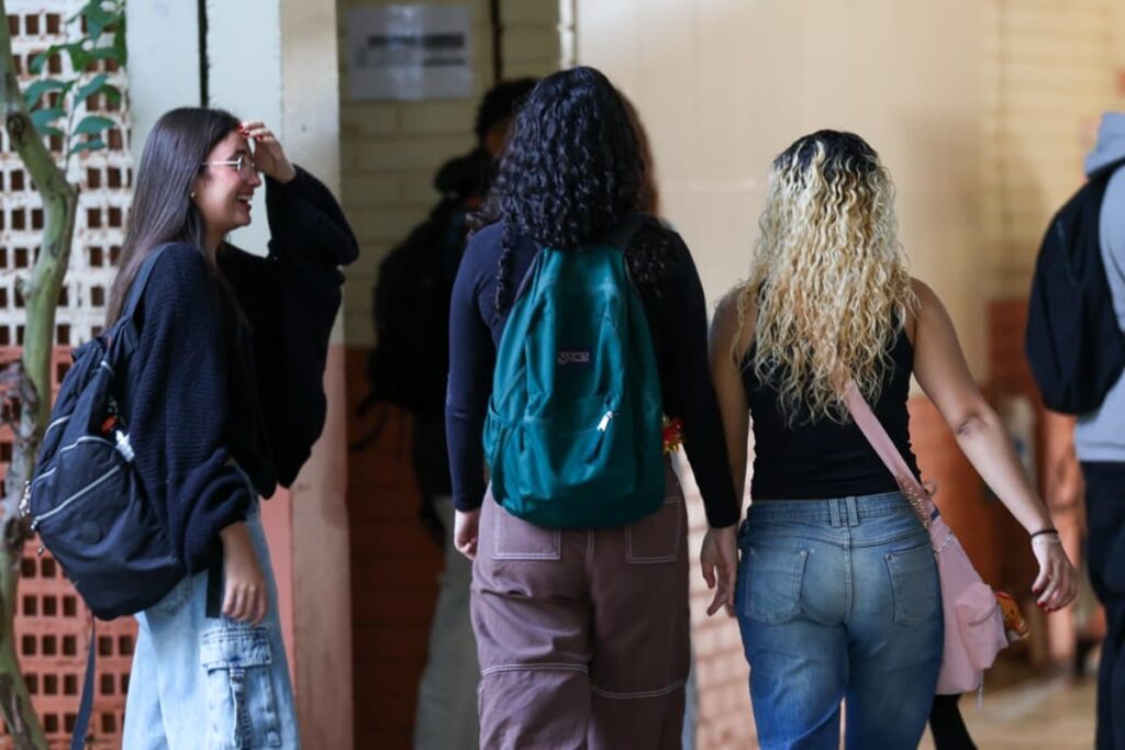 pontes-para-o-mundo:-inscricoes-para-intercambio-comecam-na-terca-(31/3)