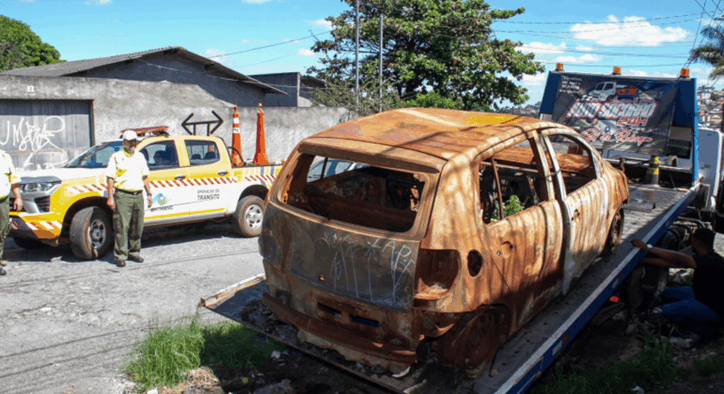 bh-remove-carros-abandonados-das-ruas-para-ajudar-no-combate-a-dengue