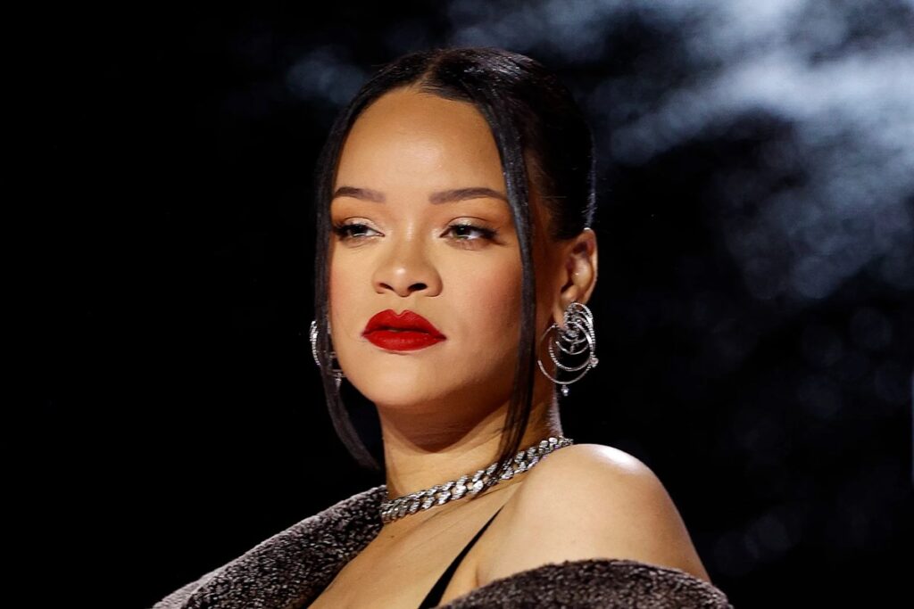 acusada-de-atentado-contra-rihanna-perde-licenca-de-trabalho