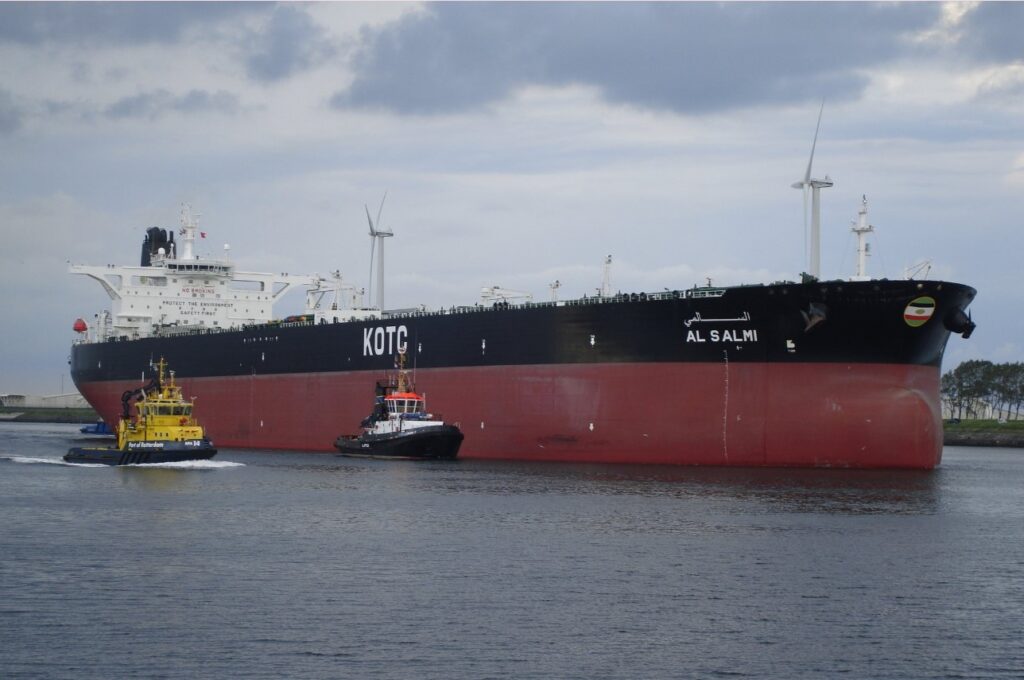 ataque-iraniano-atinge-petroleiro-do-kuwait-no-porto-de-dubai