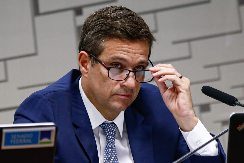 apos-faltas,-cpi-do-crime-organizado-aprova-convocacao-de-campos-neto