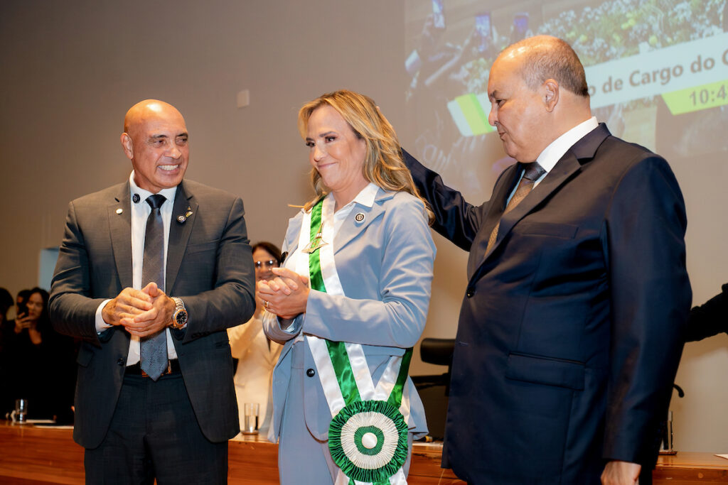 celina-leao-e-empossada-governadora-do-df-em-sessao-solene-prestigiada