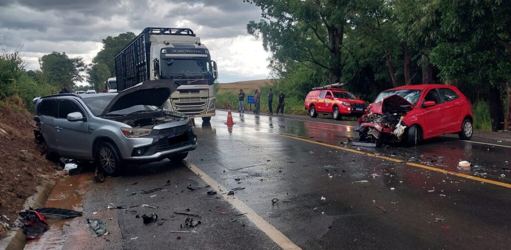 chuva-forte-pode-ser-causa-de-2-acidentes-em-rodovias-do-sul-de-minas.-video