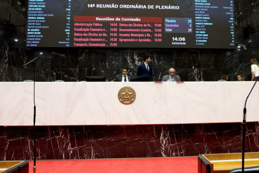 deputados-da-oposicao-criticam-leilao-de-95-escolas-mineiras