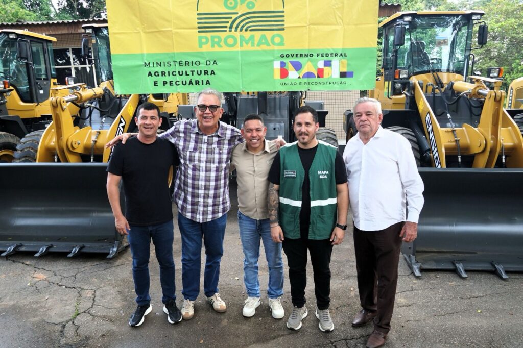 Petecão amplia mecanização agrícola com entrega de máquinas no Acre