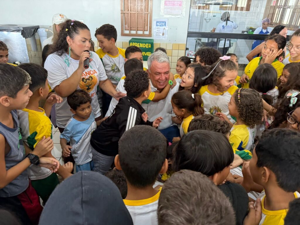 Com emenda de Petecão, projeto combate violência infantil é lançado em escola