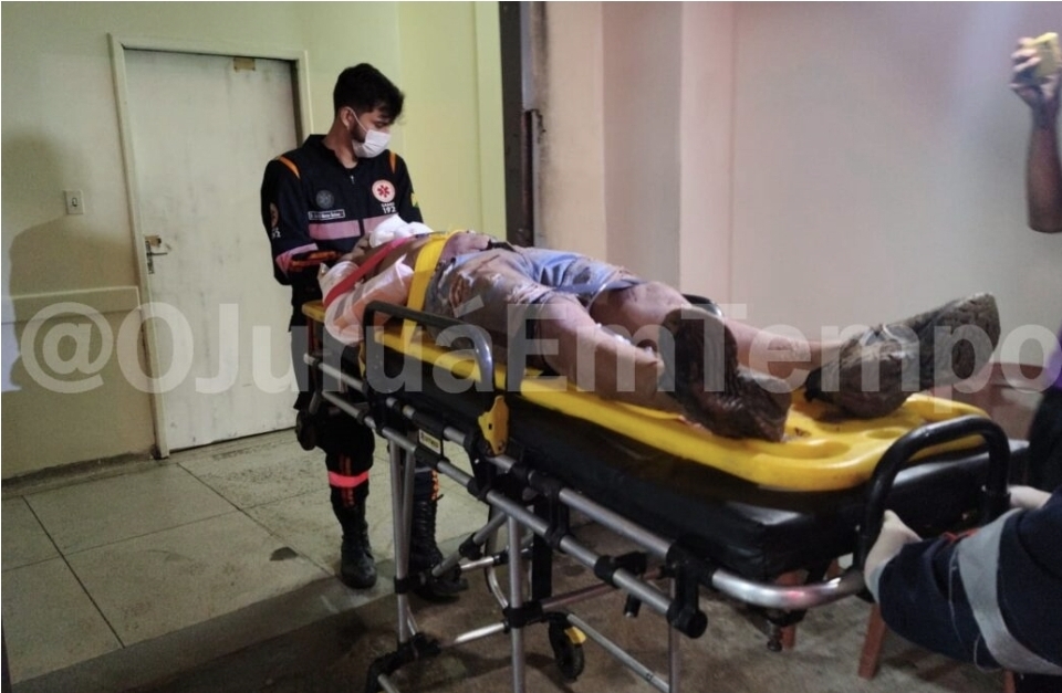 Socorrista do Samu quase é atropelado durante atendimento a vítimas de acidente de moto no AC