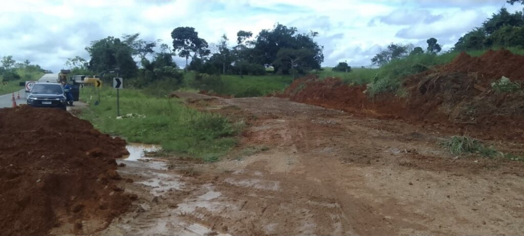 DNIT implanta desvio provisório e mantém ações emergenciais para garantir trafegabilidade no km 212 da BR-317/AC