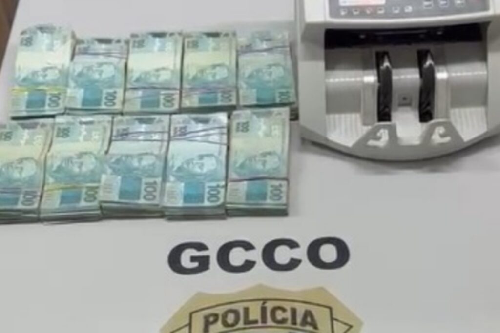 go:-policia-acha-cofre-com-r$-109-mil-em-mansao-do-comando-vermelho