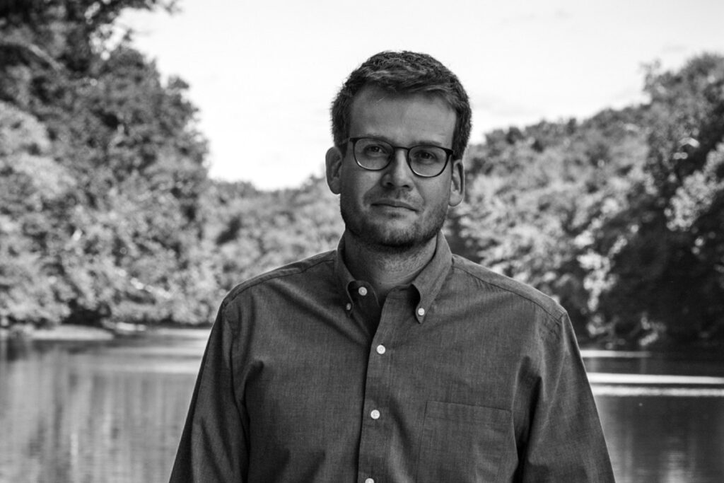 john-green,-autor-de-a-culpa-e-das-estrelas,-lanca-livro-para-adultos