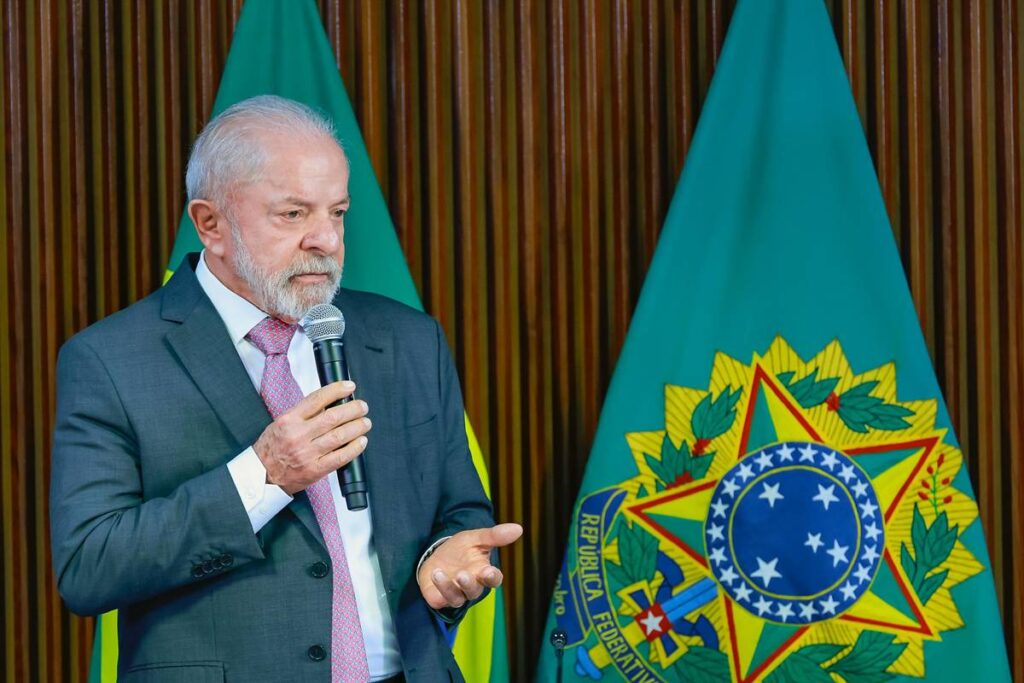 lula-encontra-chefe-da-ccj-apos-enviar-indicacao-de-messias-ao-senado