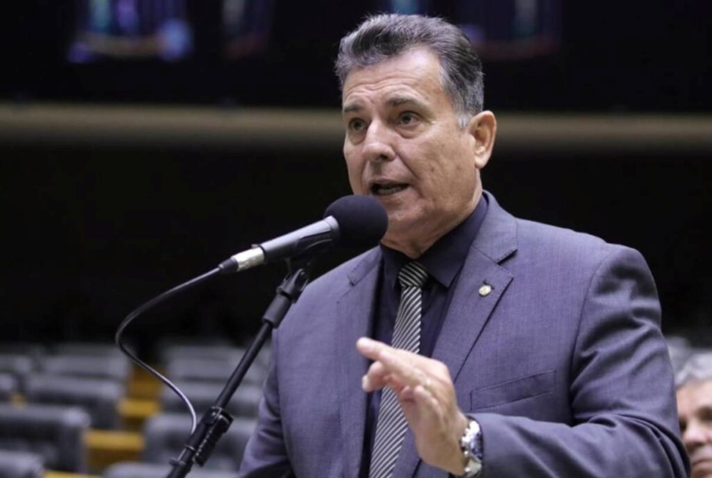 apos-ameaca,-deputado-aciona-motta-para-rever-credencial-de-militar.-veja-video