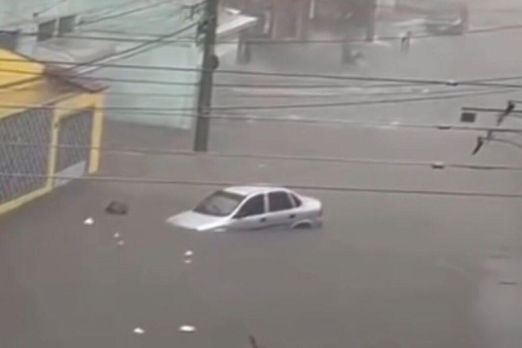 chuvas:-grande-sp-tem-alagamentos-e-parte-da-capital-entra-em-atencao.-veja-video