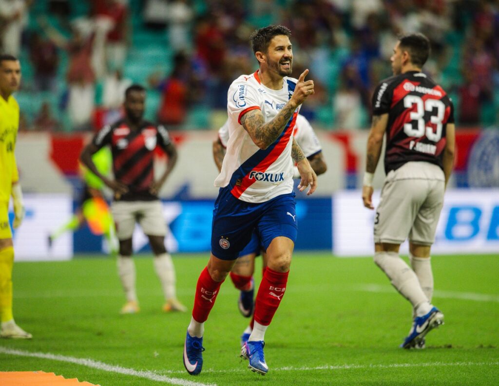 bahia-despacha-athletico-pr-e-conquista-5a-vitoria-no-brasileirao