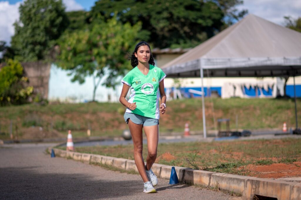 prodigio-da-marcha-atletica-do-df,-gabriela-barros-projeta-olimpiadas