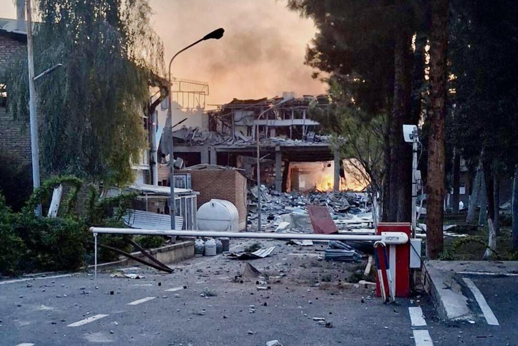 ataque-destroi-centro-medico-centenario-no-ira