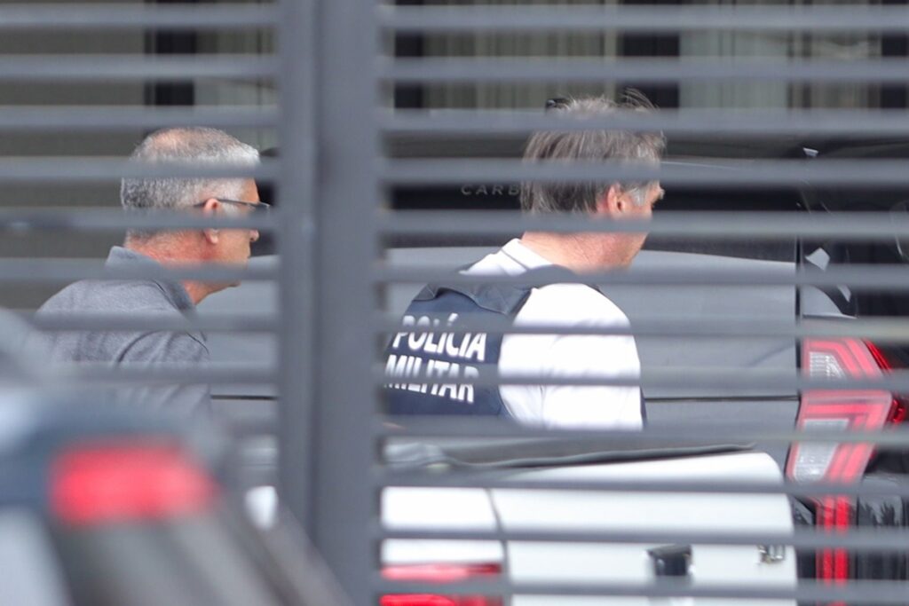 carregador-de-tornozeleira-de-bolsonaro-apresenta-falha-e-e-trocado