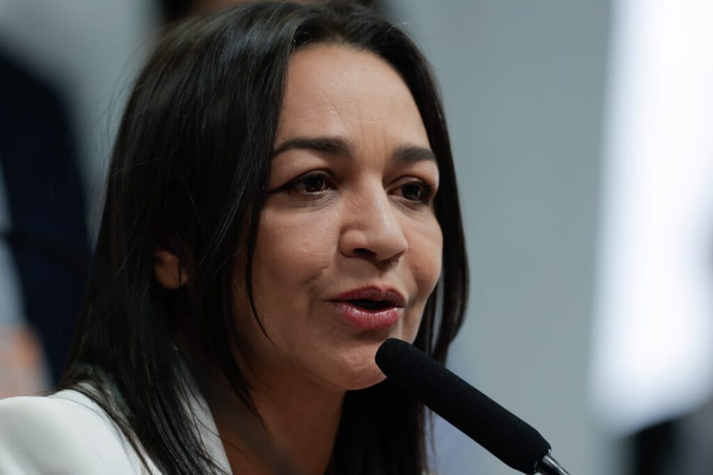 apos-anuncio-de-caiado,-senadora-decide-trocar-o-psd-pelo-pt