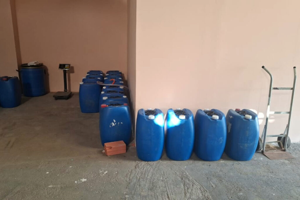 policia-descobre-fabrica-de-bebidas-falsas-e-prende-mulher-de-70-anos