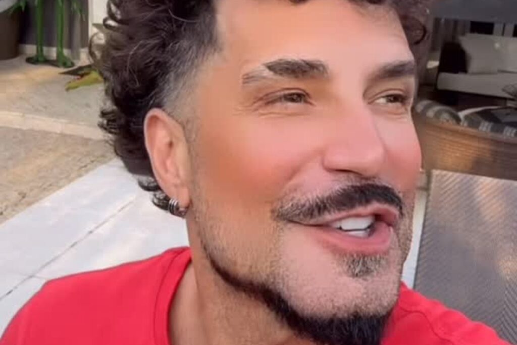 latino-reage-apos-receber-criticas-por-novo-visual:-“hipocrisia”