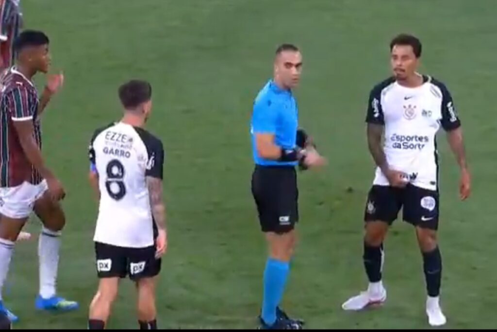 corinthians:-allan-se-desculpa-apos-expulsao-por-gesto-obsceno