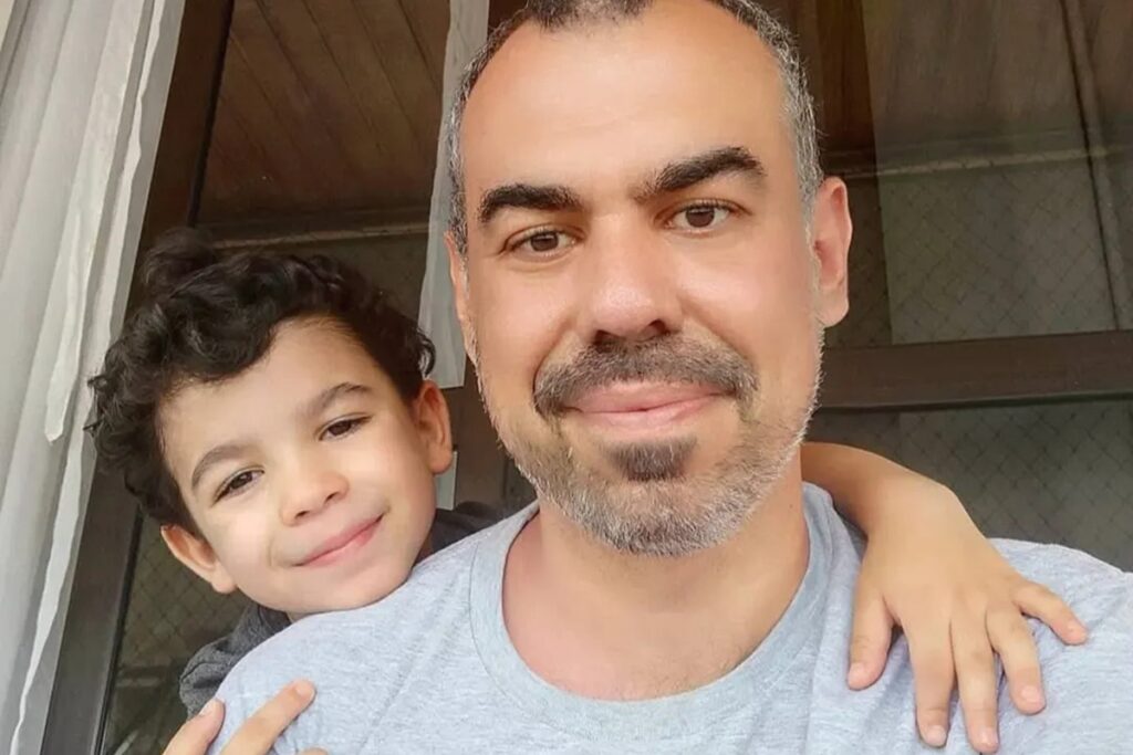 fotos:-“era-so-uma-crianca”,-desabafa-humorista-sobre-a-morte-do-filho