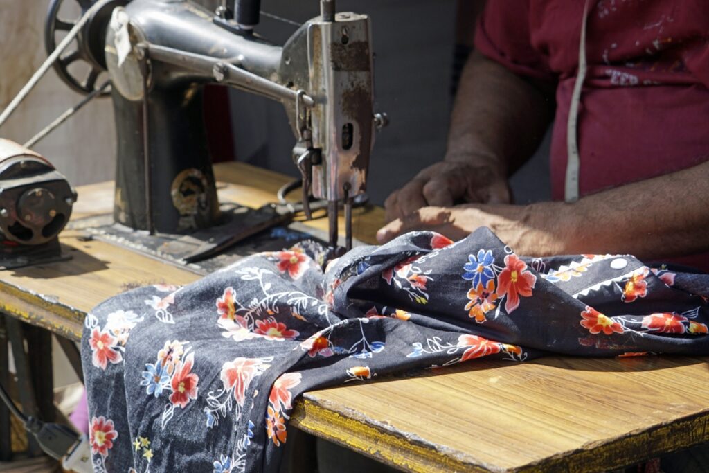 grifes-de-mg-sao-autuadas-por-trabalho-escravo-em-oficinas-de-costura