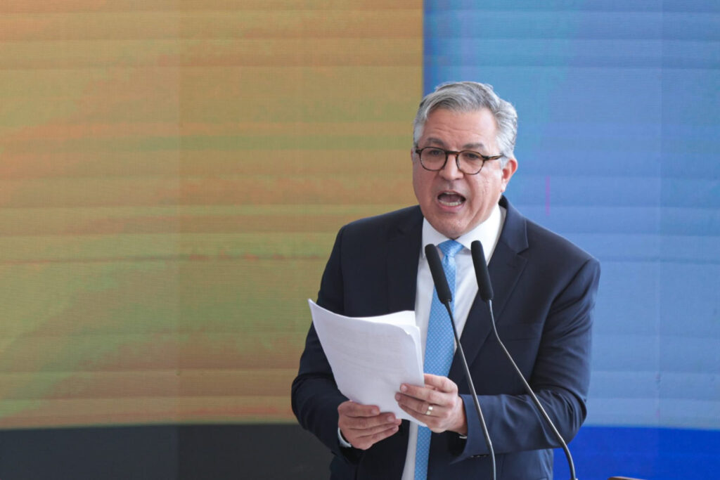 ministro-de-lula-chama-flavio-de-o-“filho-mais-corrupto-do-bolsonaro”