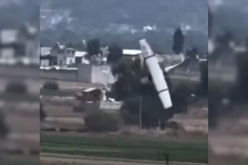 aviao-cai-instantes-apos-a-decolagem-e-deixa-4-mortos-no-mexico.-video