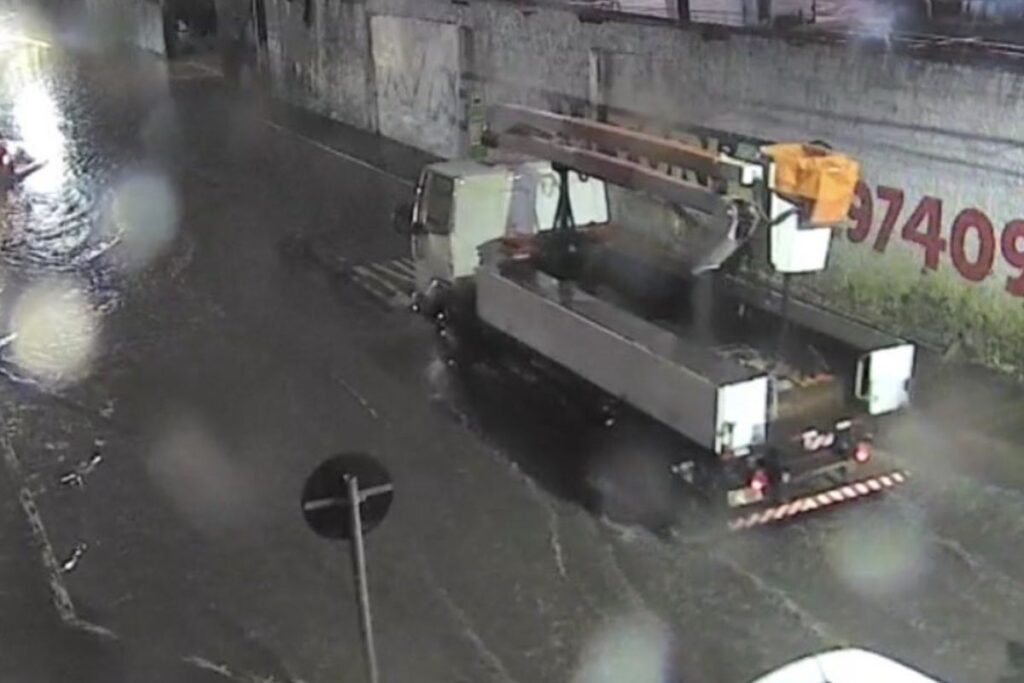 chuva-intensa-causa-transtornos-no-litoral-e-no-interior-de-sao-paulo.-veja-video