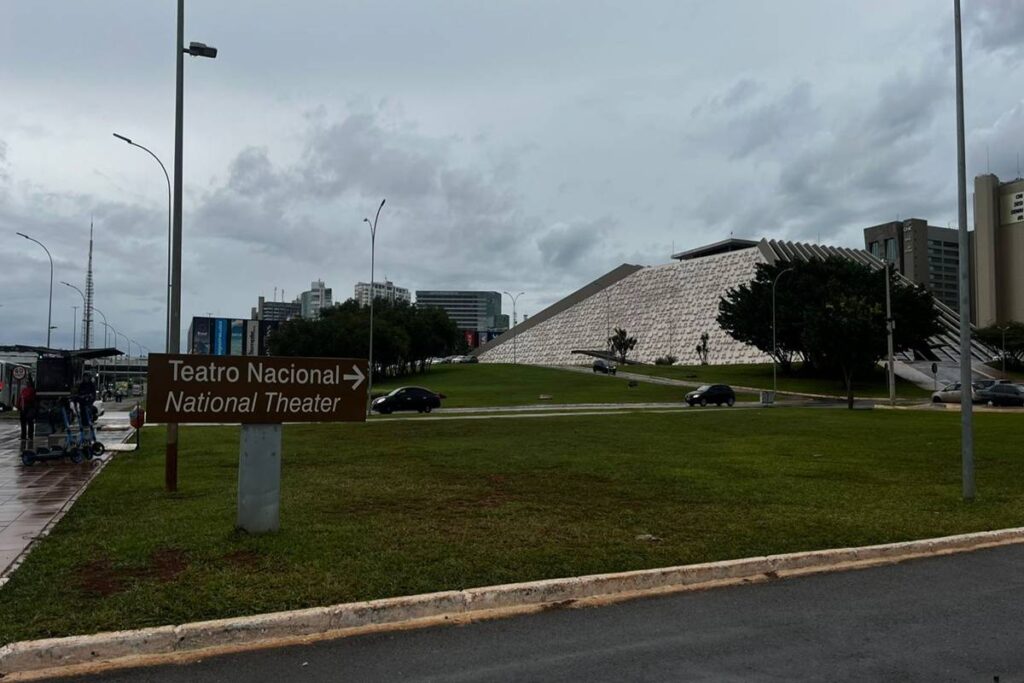 nelson-maravalhas-esta-em-nova-mostra-do-metropoles-no-teatro-nacional